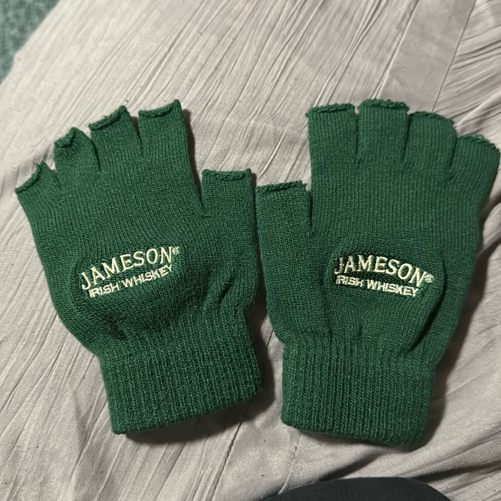 Jameson fingerless gloves